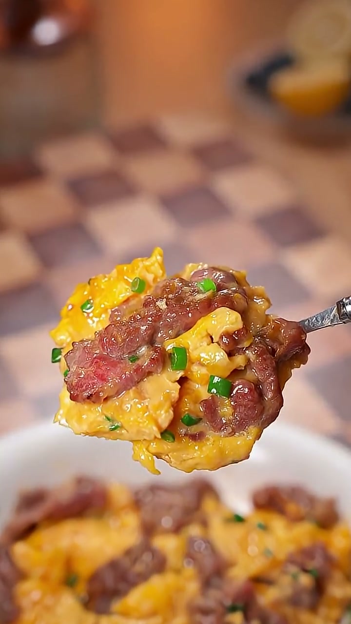 Video frame thumbnail for Cantonese Beef with Silky Scrambled Eggs